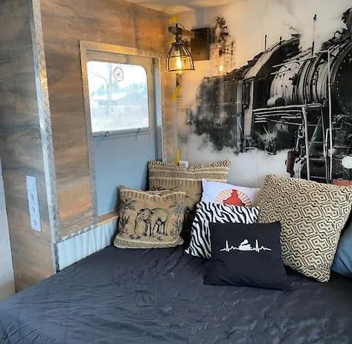 Gleis 2, Waggon mit Ofen, optional mit Whirlpool und Sauna