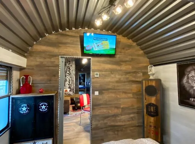 Gleis 2, Waggon mit Ofen, optional mit Whirlpool und Sauna